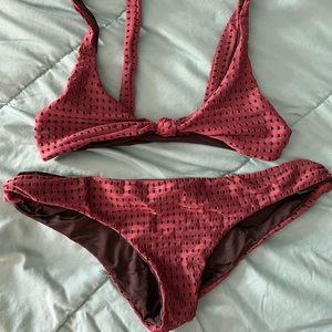 Maroon Mesh Acacia Set